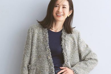 今年は「ワイドデニム」のシルエットが進化！40代がキレイ見えする〈色・形〉３選