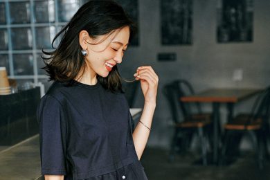 学校も職場もコーデに迷わない！40代の新年度は【ネイビートップス】が正解