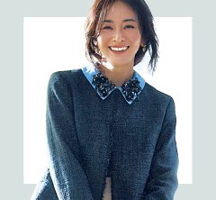 40代ママの「学校行事OK」春アウター！“気張らないジャケット”で保護者会もランチ会も〈2選〉