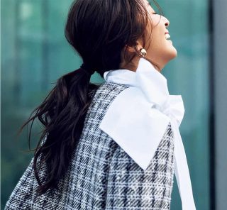 今どき40代ママの「入学式コーデ」は？【盛りブラウス】があればOK！〈２選〉