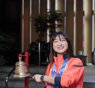 〈坂本花織選手インタビュー〉「家族に見せられたのが、一番嬉しかった」オリンピックメダルとともにオメガブティック心斎橋に登場！