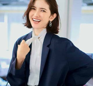 40代の【春の通勤パンツコーデ】今は断然“黒パンツ以外”が垢抜ける！〈３選〉