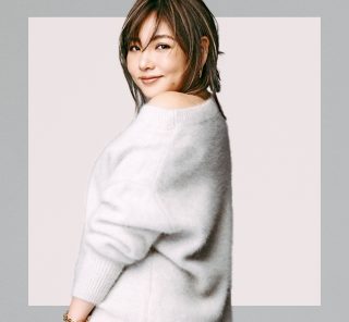野呂佳代さん、大好きな春コーデは「ニット×デニム」！キレイ見えのヒント〈2選〉