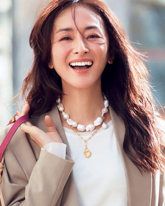 気温上昇！コートを脱いで【ジャケット×花柄スカート】で春支度