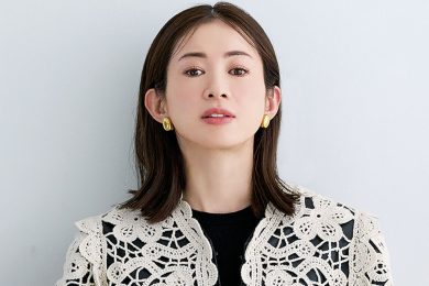 【レザーJK×バレルデニム】可憐なレース使いでモノトーンも春っぽく