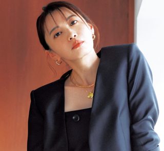 “素敵な先輩”オーラ漂う【ジャンプスーツ×とんがりオープントウ】