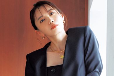 “素敵な先輩”オーラ漂う【ジャンプスーツ×とんがりオープントウ】