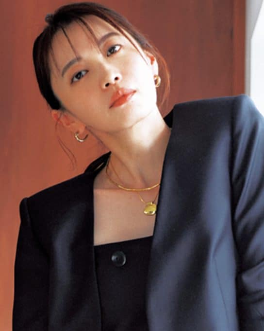 “素敵な先輩”オーラ漂う【ジャンプスーツ×とんがりオープントウ】