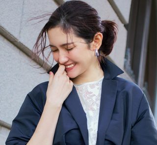 仕事や母業に頼れるAllネイビーは【レーストップス】を効かせて印象UP