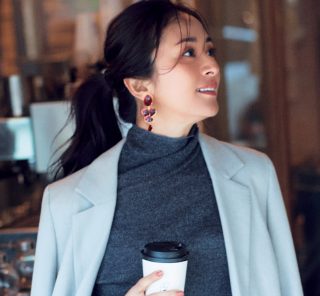 【濃紺デニム×淡色ジャケット】で作る王道トラッドでリフレッシュ