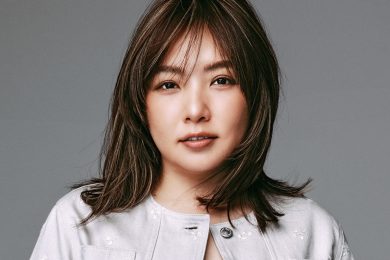 【野呂佳代さんコーデ】デニム&ワントーンなら小花柄にも挑戦できる