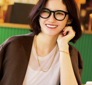 【40代のお仕事コーデ】ノーカラーでも甘すぎないブラウンジャケットが新勢力