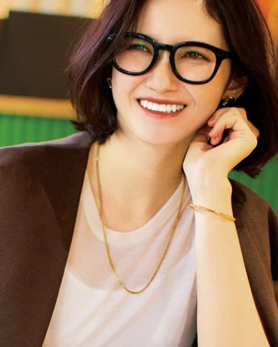 【40代のお仕事コーデ】ノーカラーでも甘すぎないブラウンジャケットが新勢力