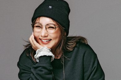 【野呂佳代さんの春デニムコーデ】“ほぼ黒”に白レースを効かせてやんちゃ見えを回避