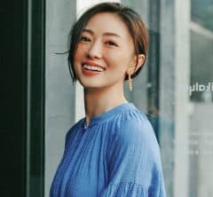 ふわっと風をはらむスカイブルーの【ギャザーワンピ】で全身に春を感じて