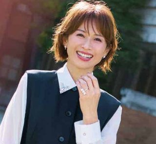 入学式は【ジレセットアップ】にビジューシャツで「はじめまして」に好印象を