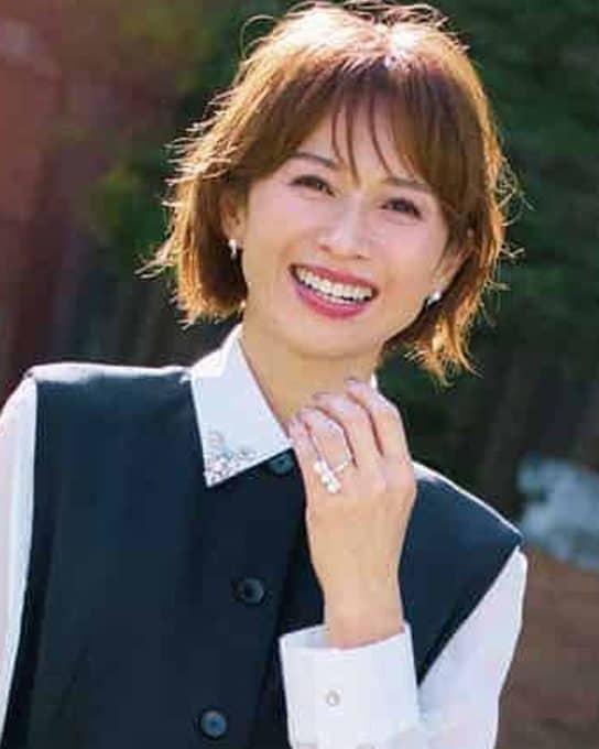 入学式は【ジレセットアップ】にビジューシャツで「はじめまして」に好印象を