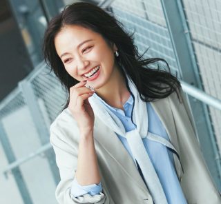 【40代のお仕事コーデ】さっと羽織れる薄地ジャケットが“暑い春”の救世主！