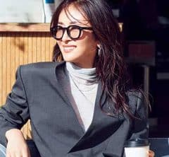 40代の「スタイルがよく見える」春の通勤コーデ2選。流行の“ベルト付ジャケット”を味方に！