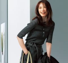 40代の「オール黒コーデ」、垢抜ける足元はこれ♡【レースのメリージェーン】名品