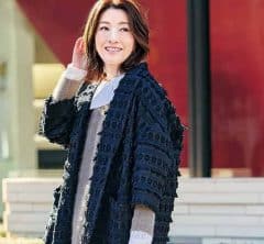 今、オシャレな人が履いているパンツの「色」は?暗めアウターでも春めく!〈SNAP3選〉