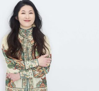 「このままでいいの？」34歳で会社員から人気占い師へ転身！ 〈真木あかりさん〉人生の転機の掴み方