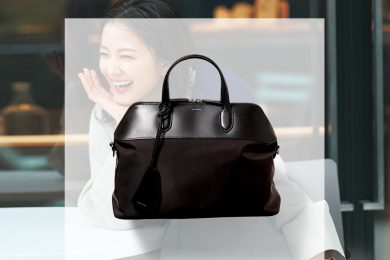 【40代の通勤バッグ】は「ボストン型」が大流行！ハイブラ以外でも“自信が持てる”名品〈4選〉