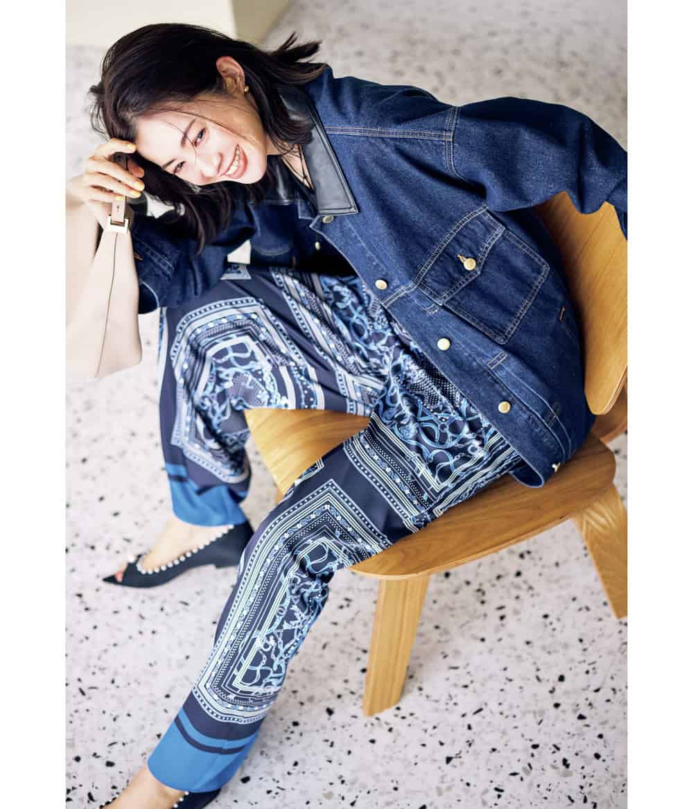 高垣麗子 デニムジャケット 柄パンツ ネイビー コーデ