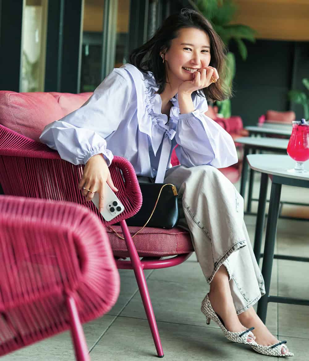 美優 ブラウス デニム パンプス コーデ