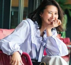 今、40代のデニムコーデは「可愛げパンプス」で甘コンサバに！プチヒールで機動力も