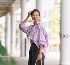 初夏の【ワイドパンツ】を野暮ったく見せない!40代は最旬スニーカーで垢抜け<3選>
