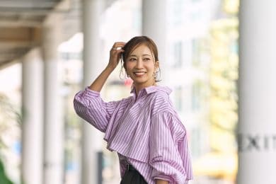 初夏の【ワイドパンツ】を野暮ったく見せない！40代は最旬スニーカーで垢抜け＜3選＞