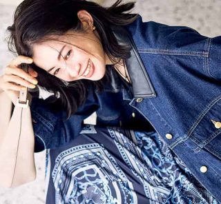 ランチも連休のお出かけも！40代が上品に着映える「柄アイテムコーデ」2選