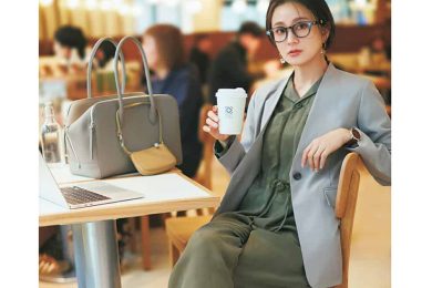 ラクチンなのにキレイ見え＆洒落る！40代「フラットシューズ」通勤コーデ〈３選〉