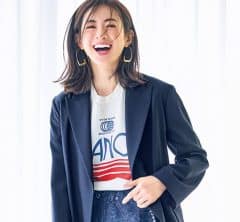 大流行のシアーアイテム、40代は“一部透け”がちょうどいい！「上品ネイビー」が大正解