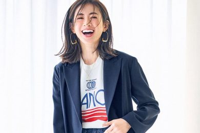 大流行のシアーアイテム、40代は“一部透け”がちょうどいい！「上品ネイビー」が大正解