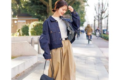 40代にキレイ見え【黒スニーカー】派が急増中。ローファー感覚でヘビロテ！〈SNAP〉