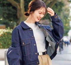 カジュアル派40代の「キレイめスニーカーコーデ」今、リアルな人気モデルは？〈SNAP5選〉