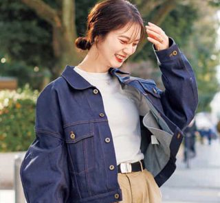 カジュアル派40代の「キレイめスニーカーコーデ」今、リアルな人気モデルは？〈SNAP5選〉