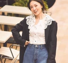 春のママ友ランチで“浮かない”けどしっかり華やぐ!40代に似合う【今っぽブラウス】4選