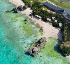 【沖縄最旬スポット】国内最大級の海カフェ「バンタカフェ」で今年の夏は心をほどく旅を