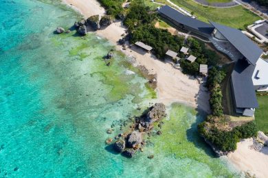 【沖縄最旬スポット】国内最大級の海カフェ「バンタカフェ」で今年の夏は心をほどく旅を