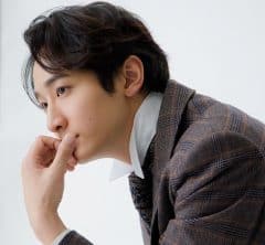 【特別カット集】小関裕太さん(31)紳士のいでたちで“王子様感”全開、甘い顔立ちに魅了されて