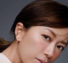 里田まいさんと選ぶ、シャネル「ココ クラッシュ」3つのゴールドの魅力