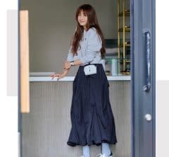 ヨンアが履く〈ECCO〉新作スニーカー長時間歩いても疲れにくい40代の「上品スニーカーコーデ」