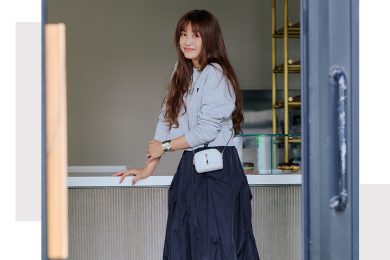 ヨンアが履く〈ECCO〉新作スニーカー長時間歩いても疲れにくい40代の「上品スニーカーコーデ」