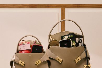 【フェラガモ】母の日コレクションに注目！アイコン「HUGバッグ」の新作ミニがお目見え