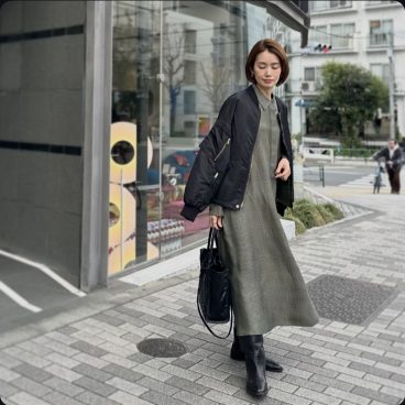 トレンドのブルゾンの裏地と！？色合わせしたワンピスタイル【モデル私服コーデ】