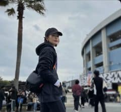 あらゆる天気に対応！スポーツ観戦のおしゃれは用意周到に【モデル私服コーデ】