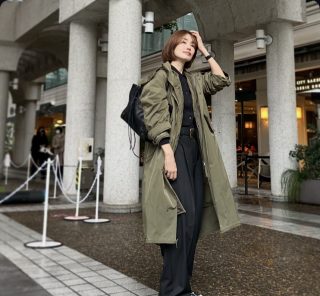 雨の日に活躍！ 最近お気に入りは仏ブランドの軽アウター【モデル私服コーデ】